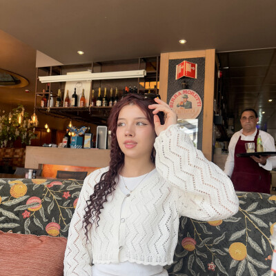 Dilnoza  zoekt een Kamer / Studio in Rotterdam