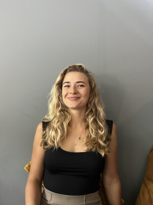 Nina  zoekt een Kamer / Studio / Appartement / Huurwoning in Rotterdam